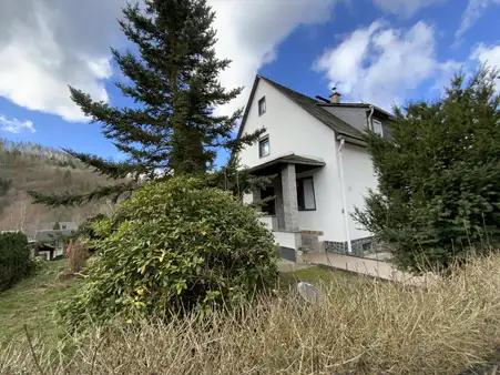 Saniertes Einfamilienhaus mit Keller und Nebengelass