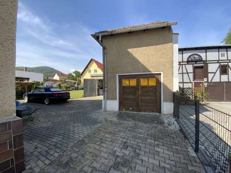 Innenhof-Garagen - Zweifamilienhaus in 07318 Saalfeld mit 180m² kaufen