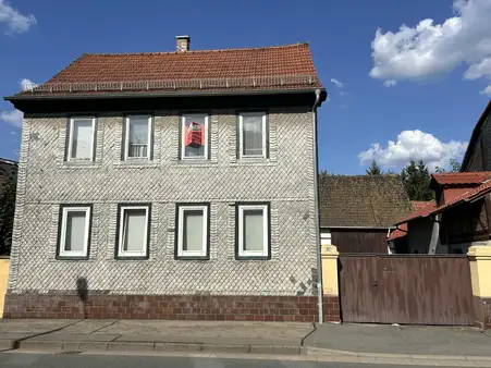 Sanierungsbedürftiges Wohnhaus mit Scheune und schönem Garten!