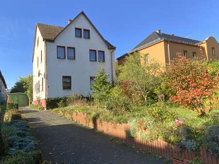 Vorderansicht - Zweifamilienhaus in 07318 Saalfeld mit 185m² kaufen