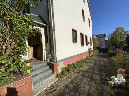 Zufahrt - Zweifamilienhaus in 07318 Saalfeld mit 185m² kaufen