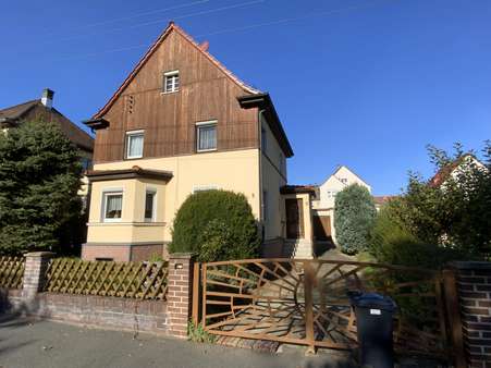 Vorderansicht - Einfamilienhaus in 07318 Saalfeld mit 90m² kaufen