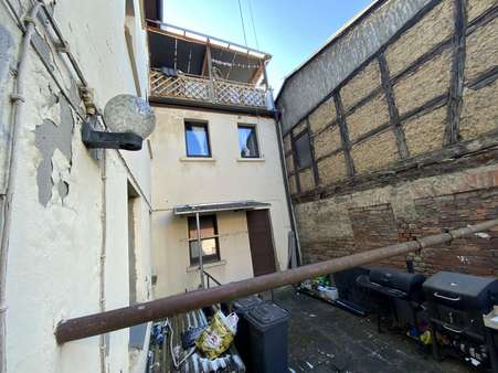 Hinterhof - Mehrfamilienhaus in 07318 Saalfeld mit 325m² kaufen
