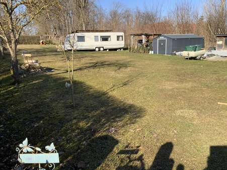 Grundstück mit Wohnwagen und  Geräteschuppen - Grundstück in 99444 Blankenhain mit 1066m² kaufen