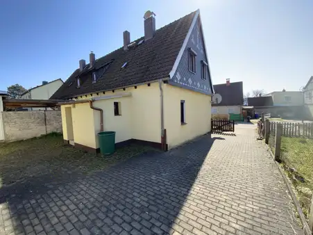Doppelhaushälfte mit tollem Grundstück