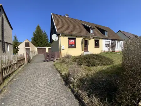 Doppelhaushälfte mit tollem Grundstück
