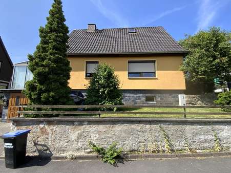 Vorderansicht - Einfamilienhaus in 07318 Saalfeld mit 133m² kaufen