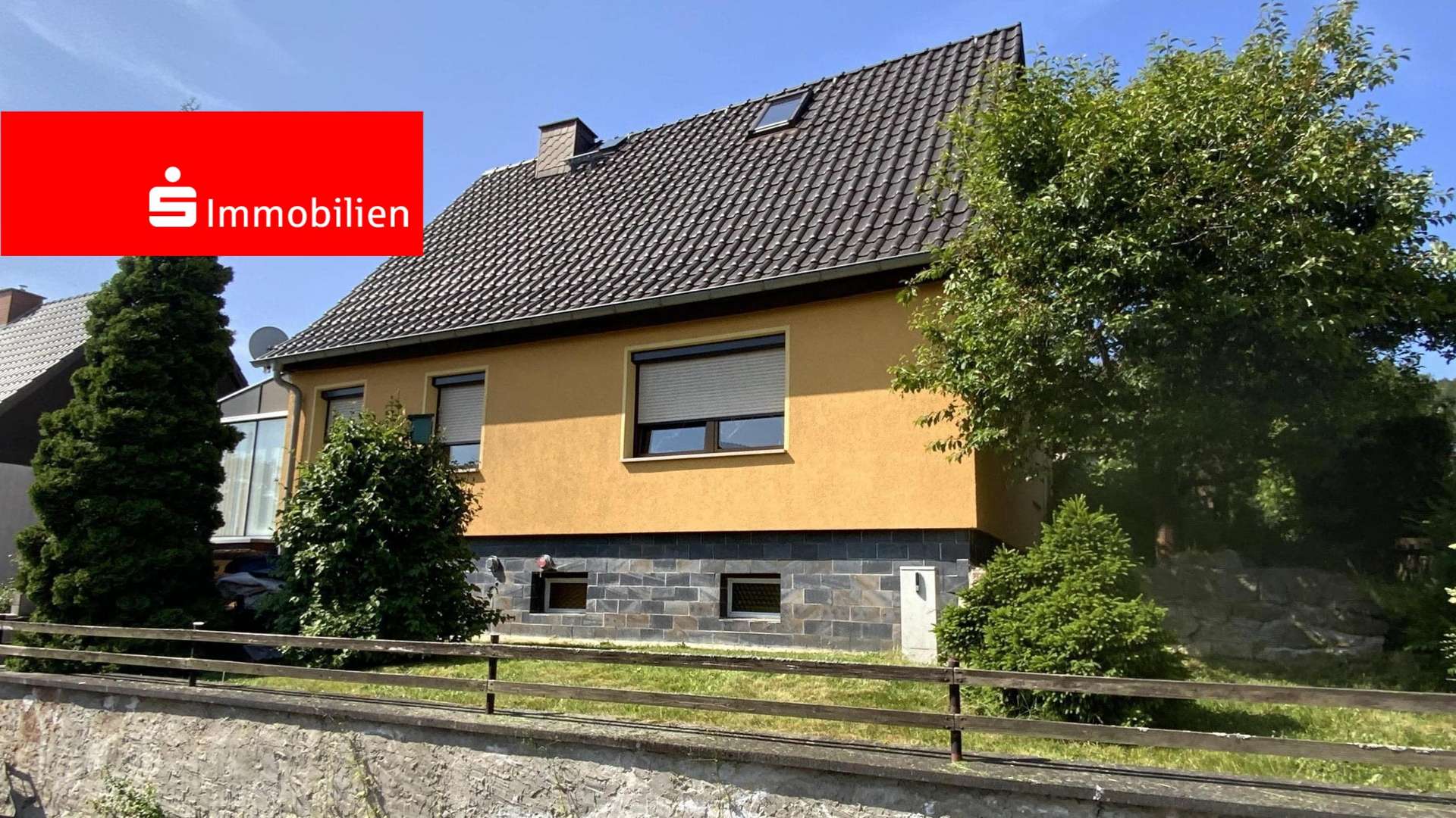 Vorderansicht - Einfamilienhaus in 07318 Saalfeld mit 133m² kaufen