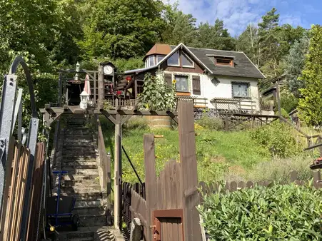 Kleines Wohnhaus mit traumhafter Aussicht