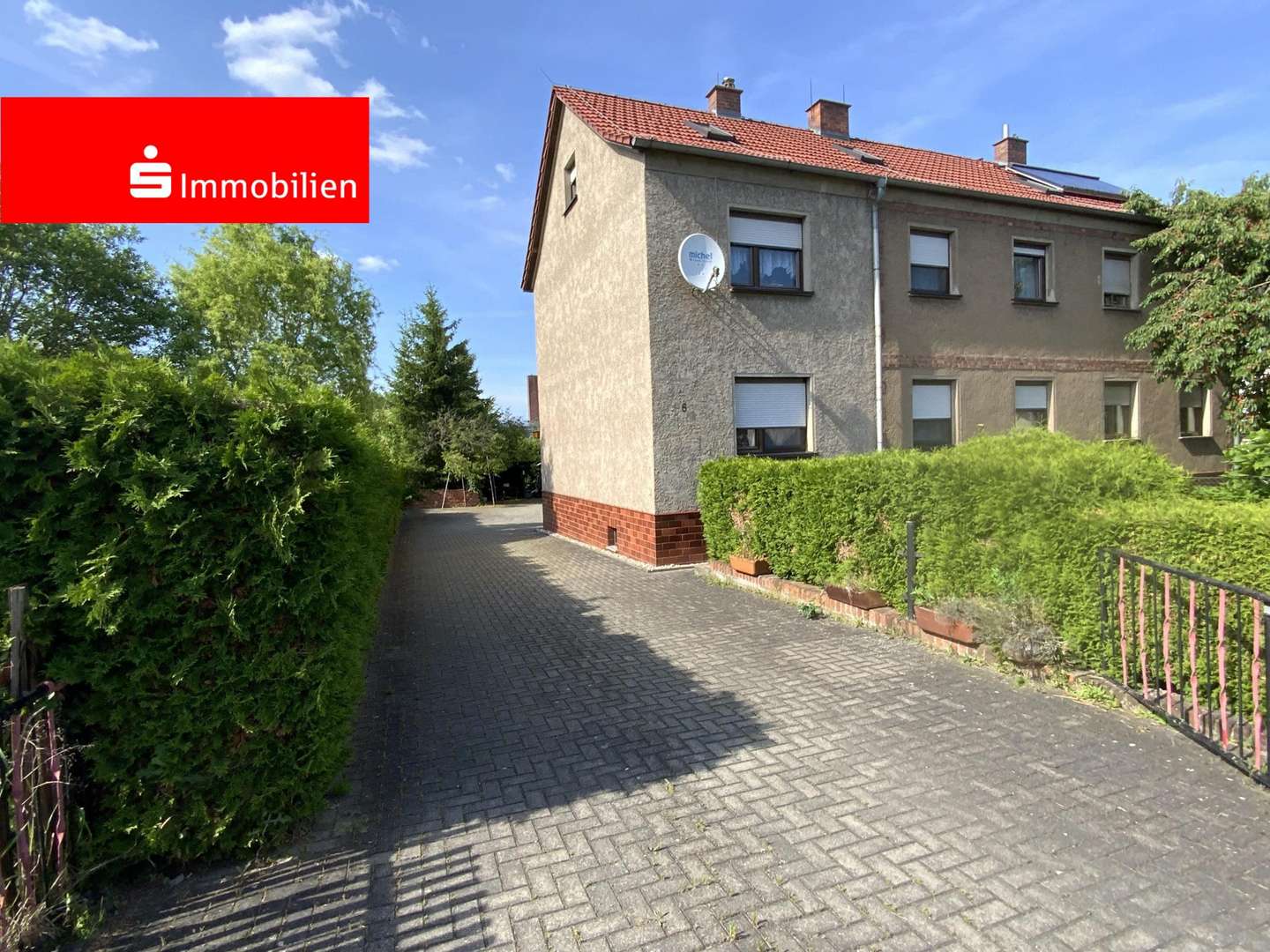 Vorderansicht - Zufahrt Vorderansicht - Zufahrt - Doppelhaushälfte in 07333 Unterwellenborn mit 163m² kaufen