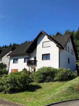 Seitenansicht - Einfamilienhaus in 98744 Unterweißbach mit 288m² kaufen