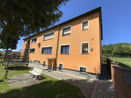 Rückansicht Rückansicht - Etagenwohnung in 07333 Unterwellenborn mit 76m² kaufen