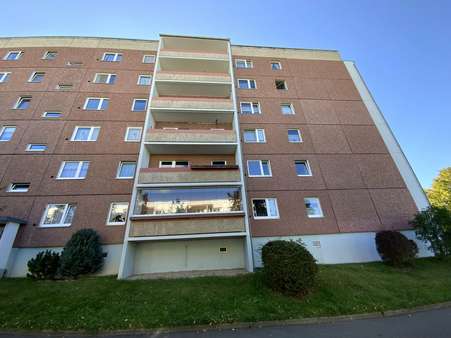 Straßenansicht - Erdgeschosswohnung in 07318 Saalfeld mit 121m² kaufen