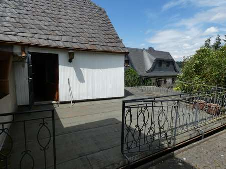umlaufende Terrasse - Einfamilienhaus in 07356 Bad Lobenstein mit 180m² kaufen