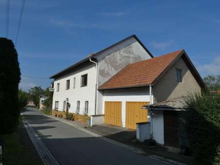 Ansicht  Wohnhaus mit Seitenanbau / Doppelgarage - Bauernhaus in 07924 Volkmannsdorf mit 278m² kaufen