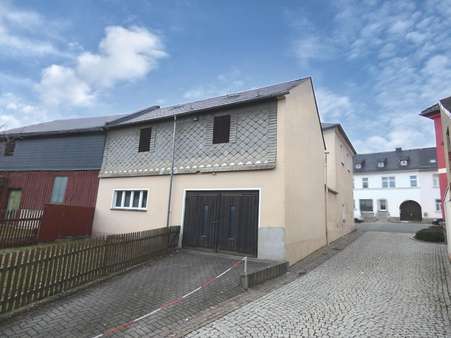 Ansicht Nebengebäude mit Zufahrt - Reihenendhaus in 07922 Tanna mit 149m² kaufen