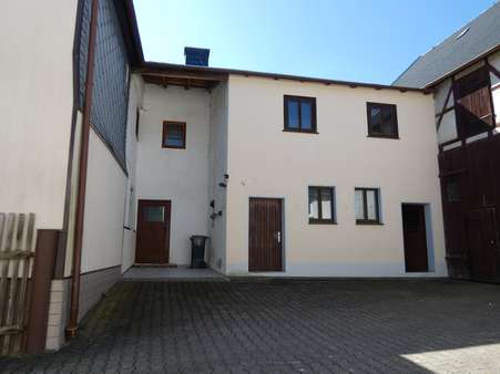 Verbindungsbau mit mehreren Eingängen zu Wirtschaftsräumen - Einfamilienhaus in 07929 Saalburg-Ebersdorf mit 188m² kaufen