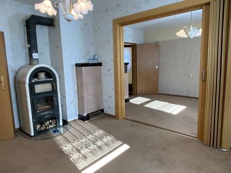 Kaminofen im Wohn-/Esszimmer Kaminofen im Wohn-/Esszimmer - Doppelhaushälfte in 07381 Pößneck mit 124m² kaufen