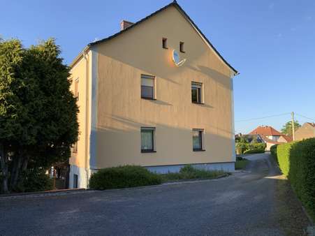 Giebelseite - Erdgeschosswohnung in 07387 Krölpa mit 63m² als Kapitalanlage kaufen