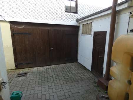 Innenhof mit Zugang zu den Nebengebäuden - Einfamilienhaus in 07922 Tanna mit 180m² kaufen