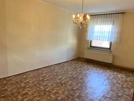 Wohnzimmer im OG - Einfamilienhaus in 07381 Pößneck mit 144m² kaufen