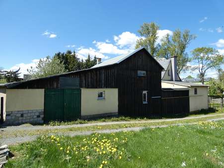 Ansicht Ost - Wirtschaftsgebäude / Einfahrt Garage - Einfamilienhaus in 07919 Langenbach mit 130m² kaufen