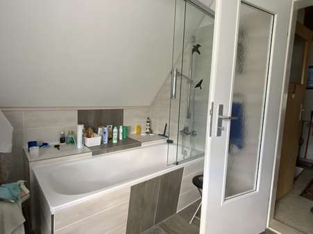 Wannenbad im OG Wannenbad im OG - Einfamilienhaus in 07381 Langenorla mit 115m² kaufen