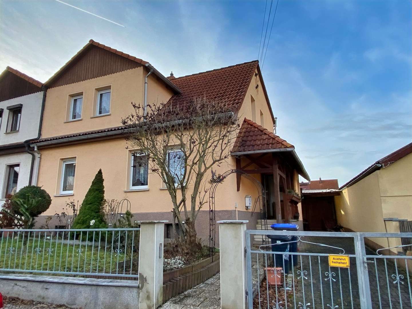 Außenansicht - Doppelhaushälfte in 07774 Dornburg-Camburg mit 103m² kaufen