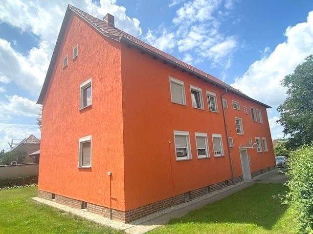 Haussicht des Mehrfamilienhauses - Etagenwohnung in 07613 Silbitz mit 43m² kaufen