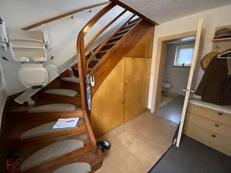 Eingangsbereich mit Treppe ins Obergeschoss - Doppelhaushälfte in 07646 Eineborn mit 108m² kaufen