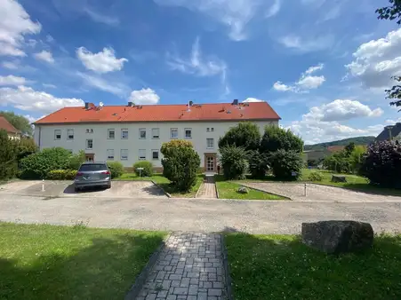*Gut geschnittene 3-Raum Eigentumswohnung mit Garage und Stellplatz*