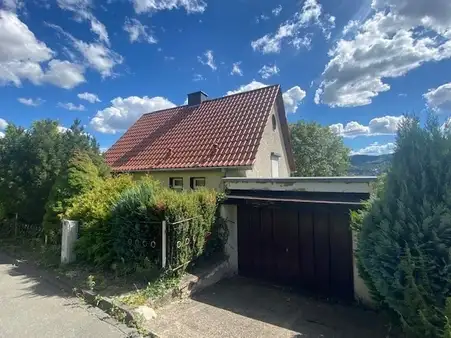 * Selbst Wohnträume realisieren – Wohnen mit Ausblick ins Saaletal *