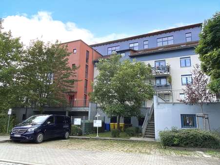 Blick auf die Wohnanlage von der Talstraße aus gesehen - Etagenwohnung in 07743 Jena mit 38m² kaufen