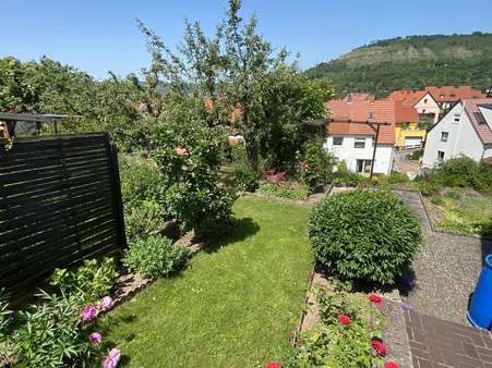 Gepflegte Wiese am Haus Gepflegte Wiese am Haus - Doppelhaushälfte in 07749 Jena mit 100m² kaufen