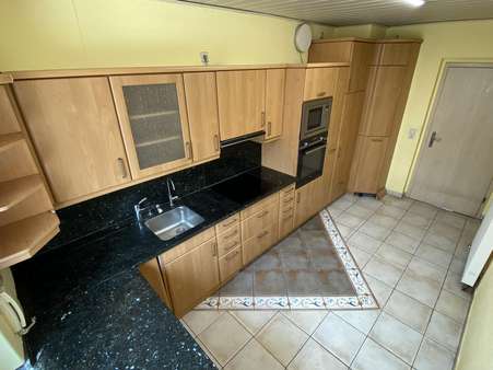 Die Einbauküche kann übernommen werden. Die Einbauküche kann übernommen werden. - Einfamilienhaus in 07747 Jena mit 193m² kaufen