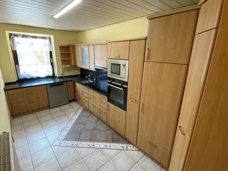 Helle Küche mit Platz für einen kleinen Esstisch Helle Küche mit Platz für einen kleinen Esstisch - Einfamilienhaus in 07747 Jena mit 193m² kaufen