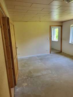 großer Raum aus anderer Perspektive - Einfamilienhaus in 99518 Schmiedehausen mit 90m² kaufen