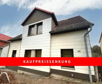 Geräumiges Einfamilienhaus mit Weitblick ins Grüne!