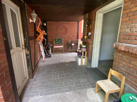 Durchgang zwischen Haupthaus und Nebengebäude Durchgang zwischen Haupthaus und Nebengebäude - Mehrfamilienhaus in 07743 Jena mit 283m² als Kapitalanlage kaufen