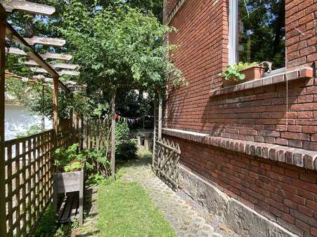 Hausseite Hausseite - Mehrfamilienhaus in 07743 Jena mit 283m² als Kapitalanlage kaufen
