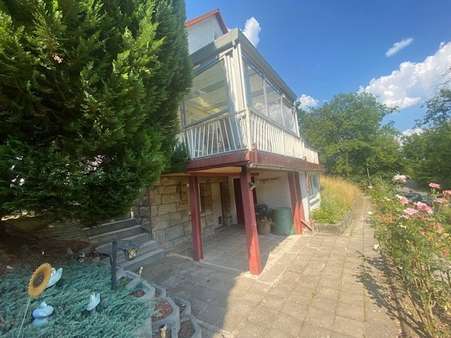 Blick zur überdachten Terrasse Blick zur überdachten Terrasse - Doppelhaushälfte in 07586 Kraftsdorf mit 94m² kaufen