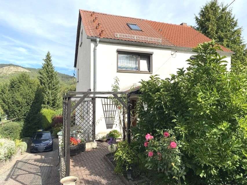 Hausstraßenansicht Hausstraßenansicht - Doppelhaushälfte in 07745 Jena mit 80m² kaufen