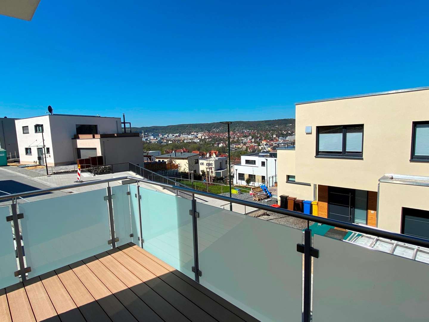 Blick vom Balkon Blick vom Balkon - Etagenwohnung in 07749 Jena mit 106m² mieten