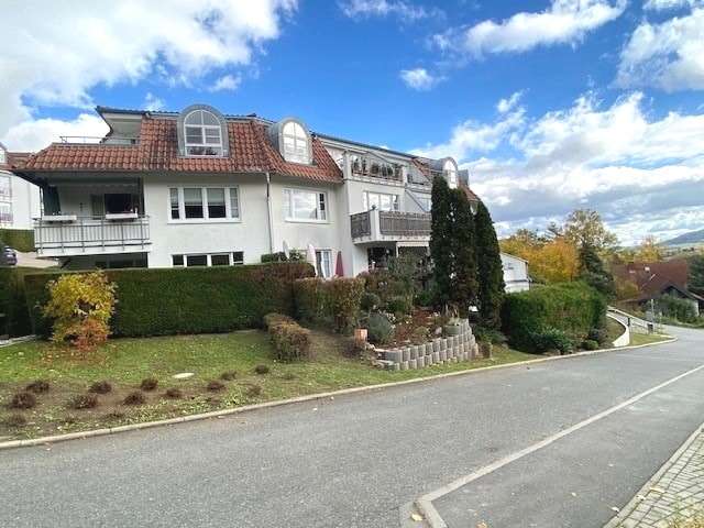 Hausseitenansicht - Souterrain-Wohnung in 07778 Neuengönna mit 73m² kaufen