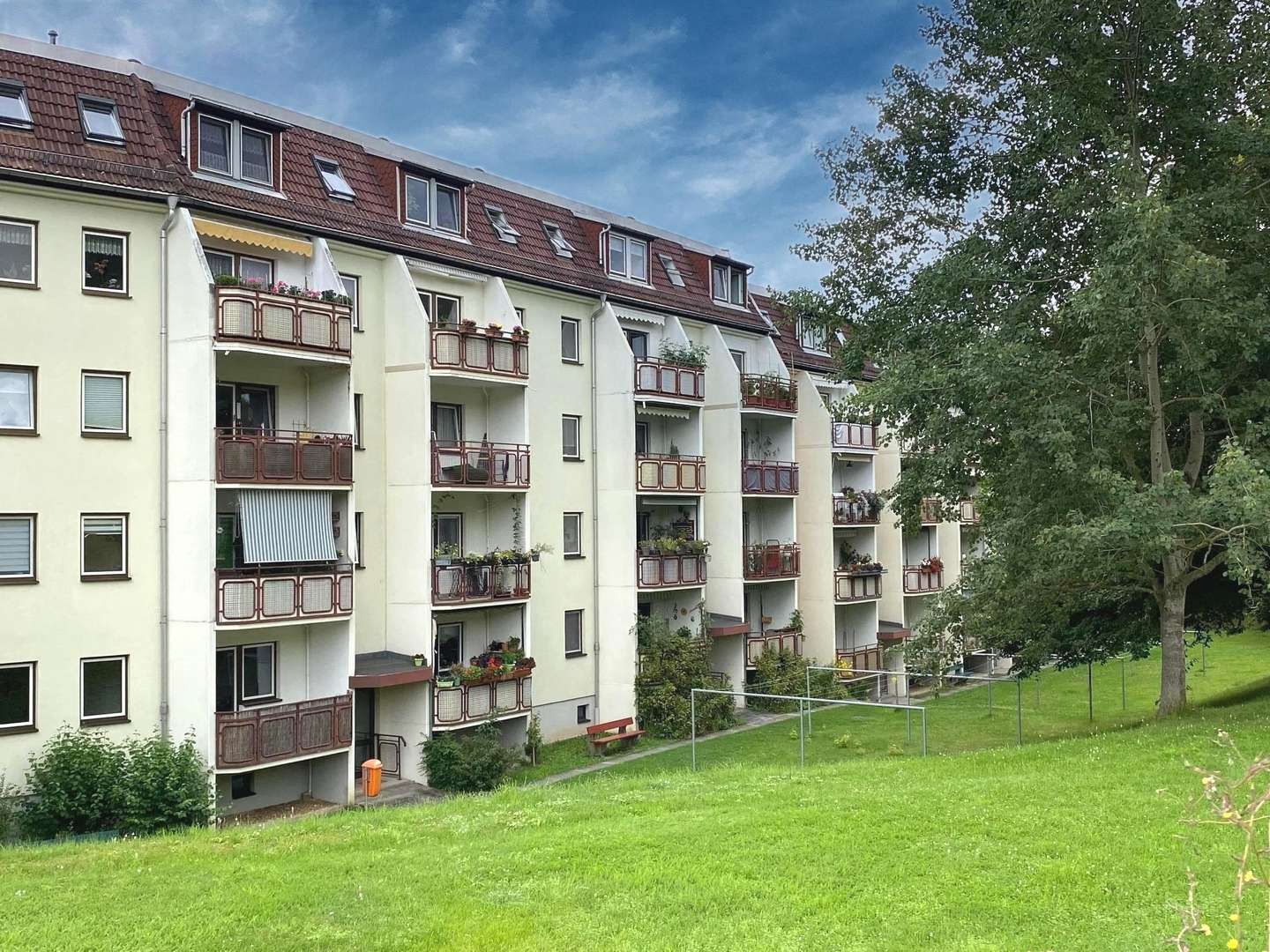 Hausrückansicht Hausrückansicht - Dachgeschosswohnung in 07745 Jena mit 64m² kaufen