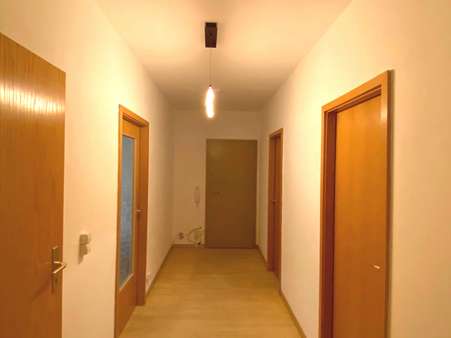 Flur mit Blick zur Wohnungseingangstür Flur mit Blick zur Wohnungseingangstür - Dachgeschosswohnung in 07745 Jena mit 64m² kaufen