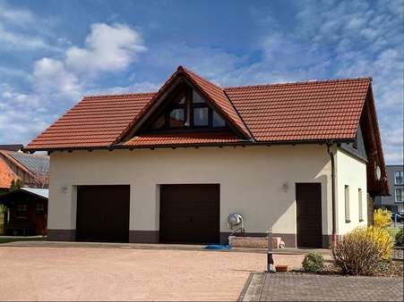 Nebenhaus mit 2 Garagen und Einliegerbereich Nebenhaus mit 2 Garagen und Einliegerbereich - Zweifamilienhaus in 98597 Breitungen mit 250m² kaufen