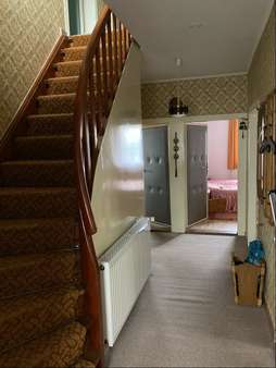Hauseingangsbereich mit Flur / Treppenhaus - Erdgeschoss Hauseingangsbereich mit Flur / Treppenhaus - Erdgeschoss - Einfamilienhaus in 98596 Brotterode-Trusetal mit 110m² kaufen