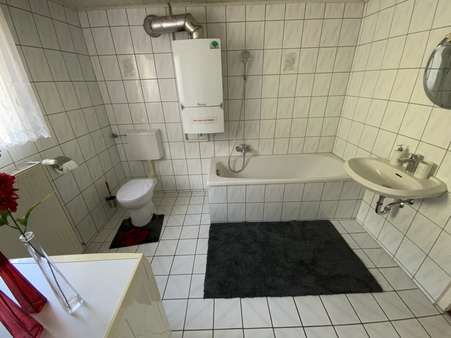 Badezimmer - Erdgeschosswohnung in 98631 Grabfeld mit 90m² kaufen