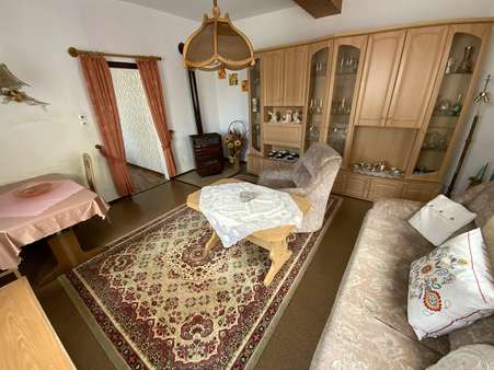 Wohnzimmer - Erdgeschosswohnung in 98631 Grabfeld mit 90m² kaufen